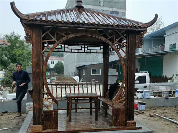济南古典碳化木亭子施工
